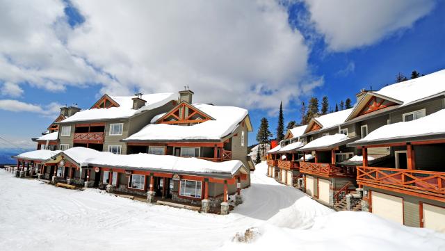 Trappers Crossing Ski Accommodation Big White